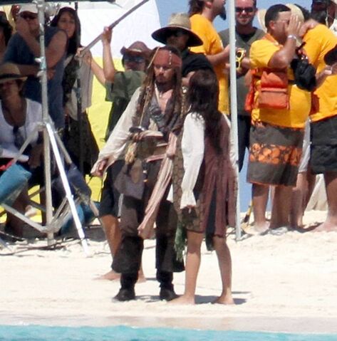 File:JackMarooningAngelicaOnSet3.jpg