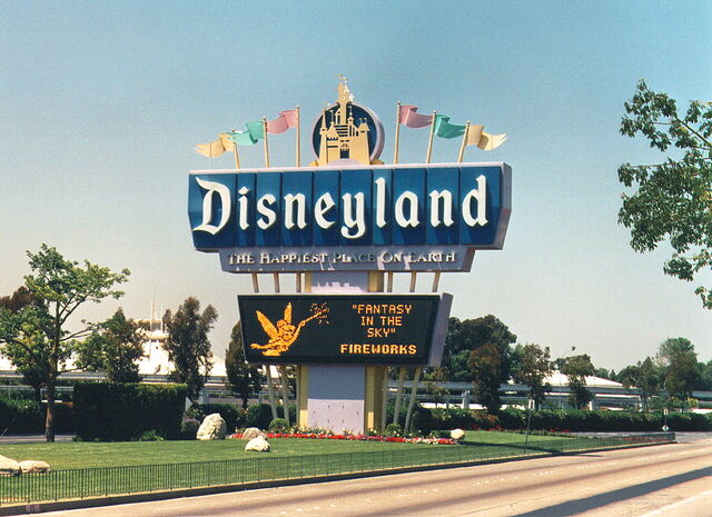 File:Disneyland.jpg