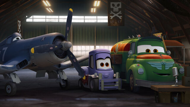 File:Skipper with Chug and Dottie.jpeg