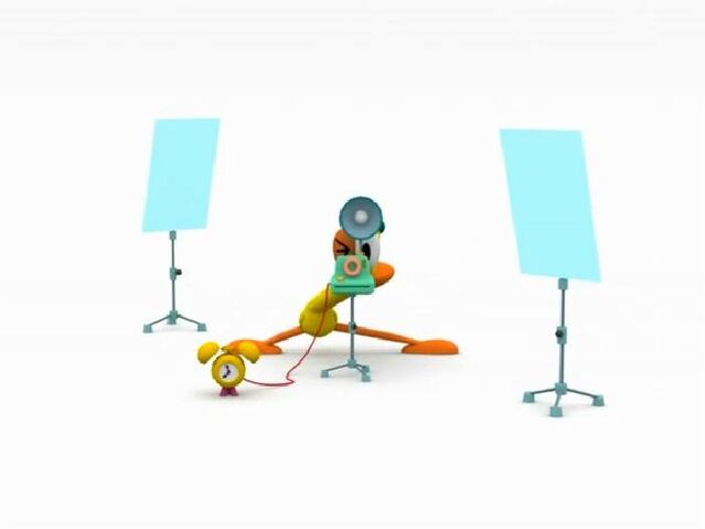 File:Pocoyo 2x40 Pato fotografo2.jpg