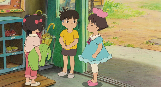File:Sosuke mellan Kumiko höger and Karen vänster på skola.jpg