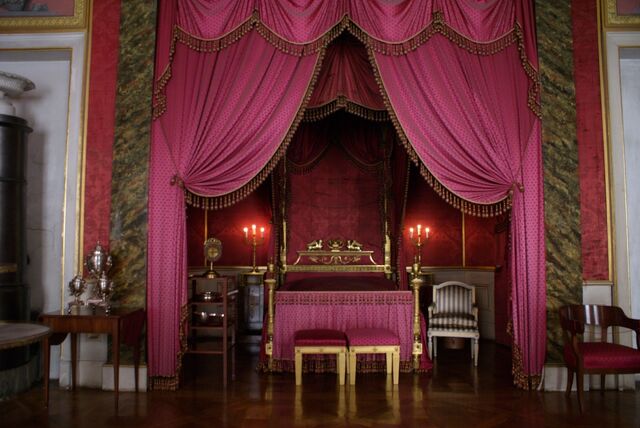 File:Ludwigsburg-schloss-queens-bedroom.jpg