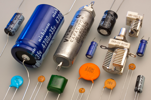 File:Capacitors.png