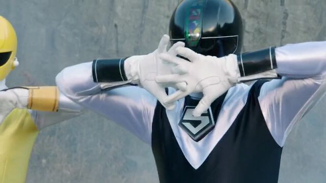 File:Black Mask (Super Hero Taisen).jpg