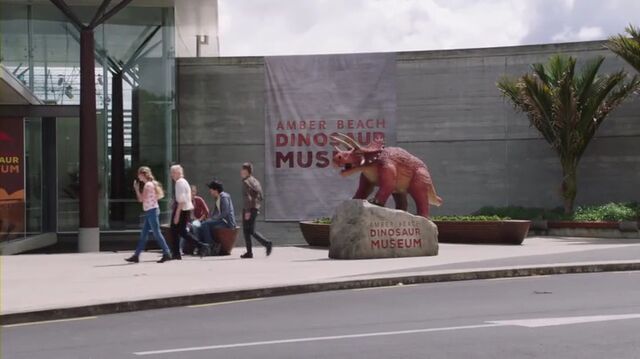 File:Amberbeachdinomuseum.jpg