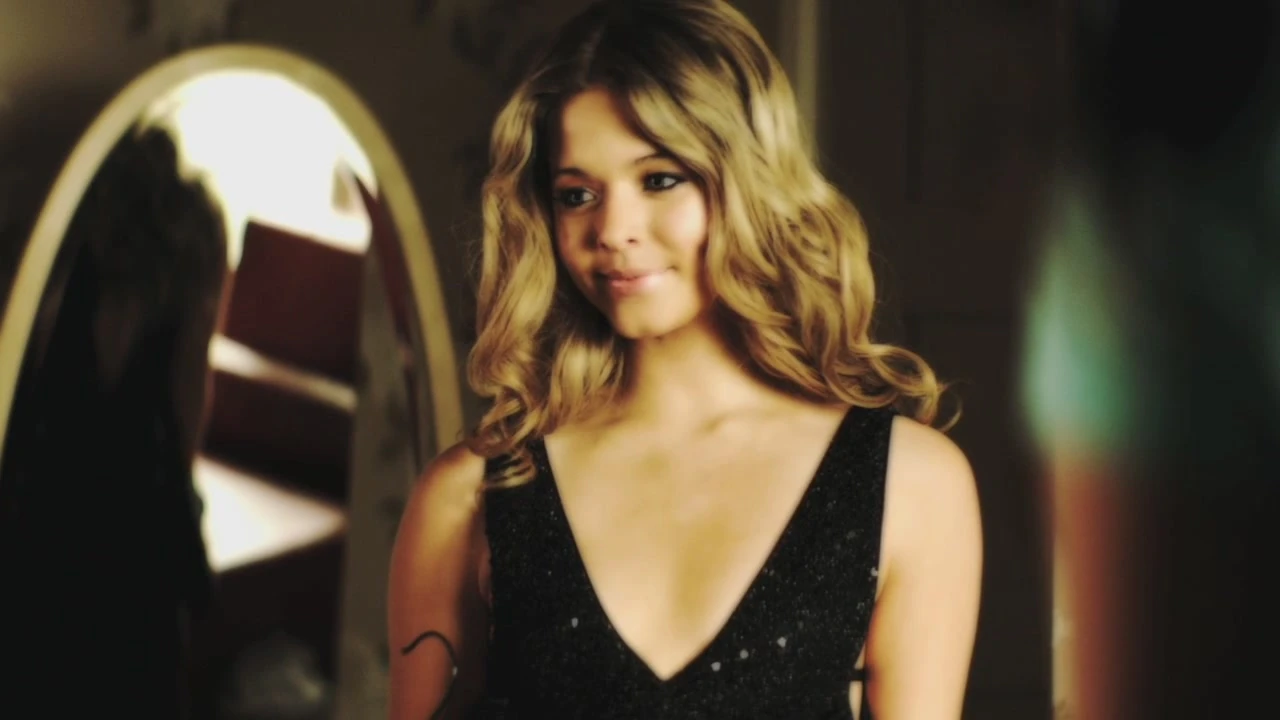 Image Alison 2x06.jpg Wiki Pretty Little Liars FANDOM powered by