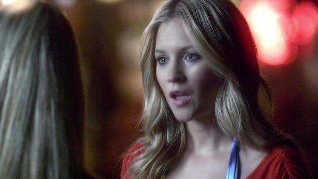 Fichier:CeCe 3x17 2.jpg