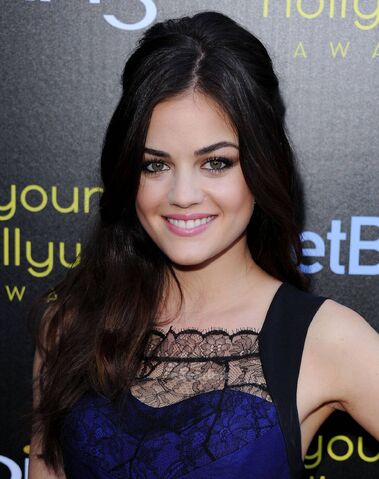 Datei:297080-lucy-hale-lucy-hale-smile.jpg