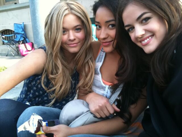 File:Sasha-pieterse-friends.jpeg
