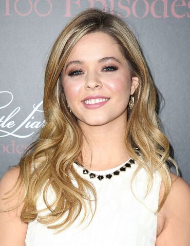 Archivo:Sasha Pieterse.jpg