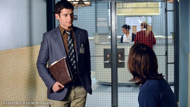 Archivo:Pretty-little-liars302-0011.jpg