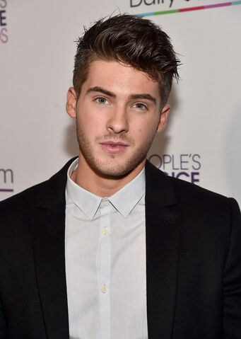 Archivo:Cody+Christian+DailyMail+After+Party+2016+DZaJoUzyIrtl.jpg