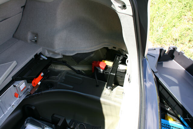 File:LV Battery in trunk.jpg