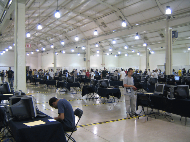 File:IOI 2006 competition room.png