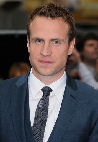File:Rafe Spall.jpeg