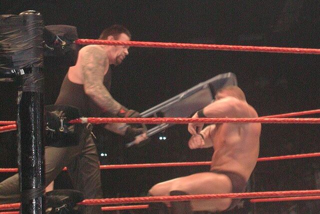 Datei:Undertaker Chairshot.jpg
