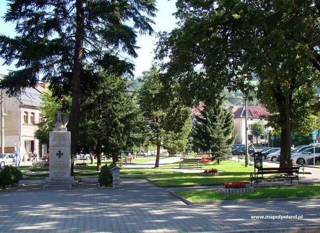 Plik:Maków Podhalański Rynek.jpg