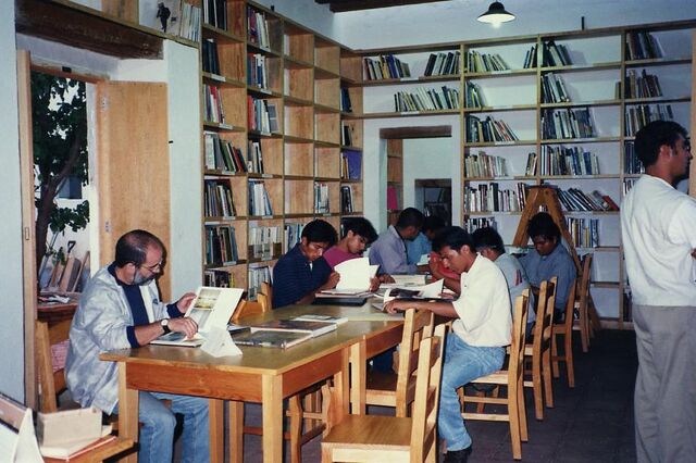 File:Centro-fotografico-students.jpg