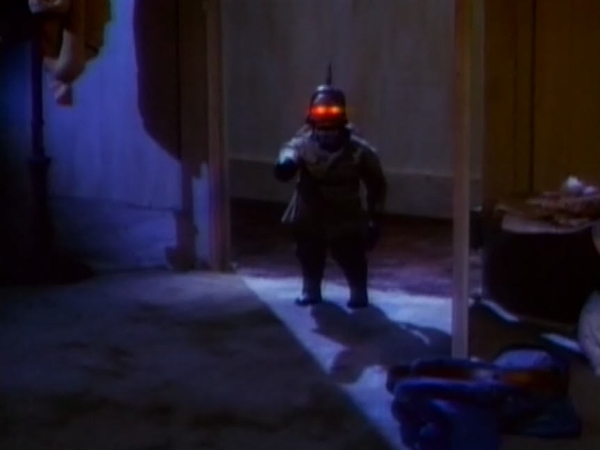 File:Torch in the bed room.jpg