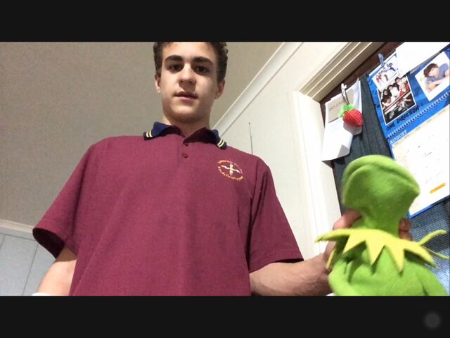 File:Thomas holding Kermit.jpg