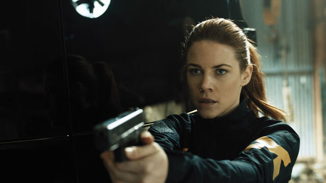File:Beth Wilder (Episode 1)-01.jpg