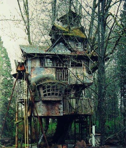 File:Ramshackle-TreeHouse.jpg