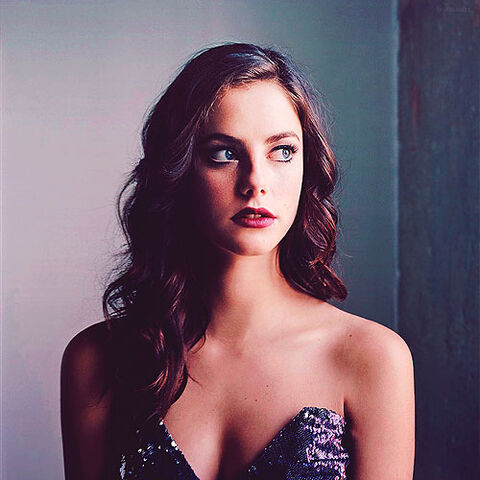File:Elara-Dressy.jpg