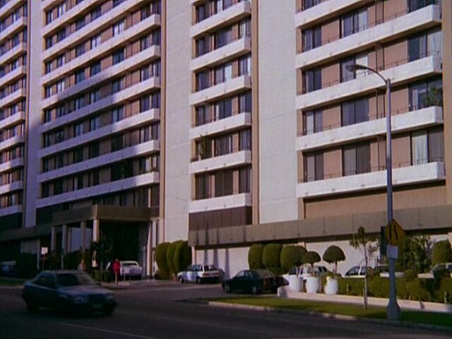 File:Robertsapartmentexterior.jpg