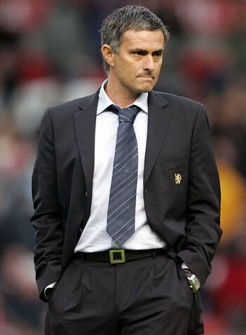 Archivo:Mourinho sos.jpg