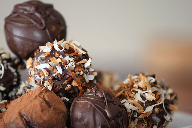 File:ChocolateTruffles.jpg