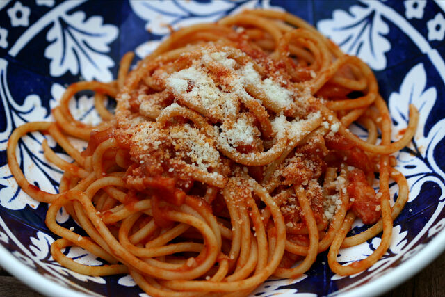 File:Amatriciana con bucatini.jpg