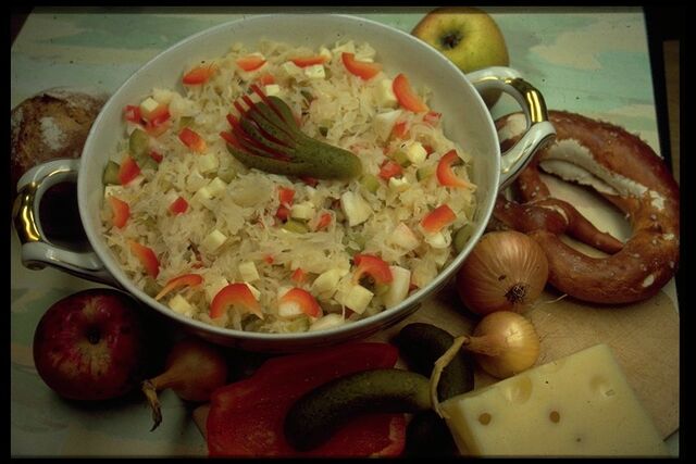 File:Sauerkrautsalat mit schinken.jpg