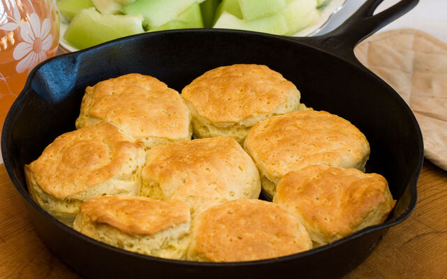 File:Duck-dynasty-biscuits-skillet-ftr.jpg