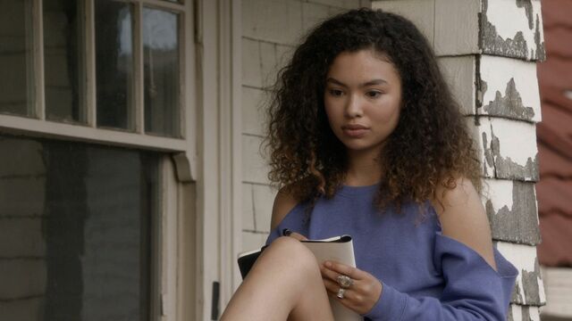 File:1x01 cover Maddie.jpg