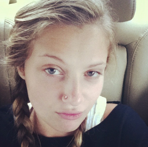File:ZoeLevin-9.png