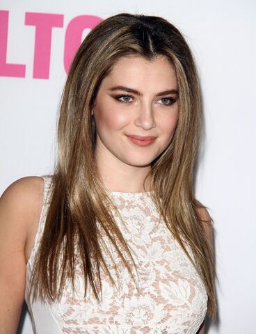 File:Zoe-levin-at-palo-alto-premiere-in-los-angeles 1.jpg