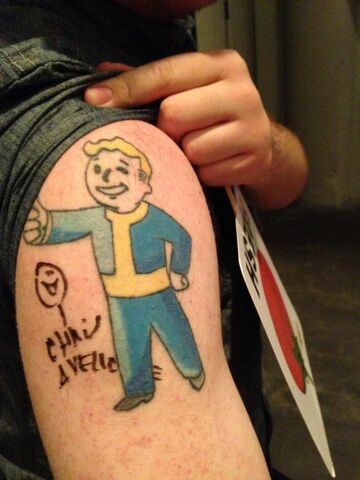 File:Tattoosigning chrisavellone.jpg