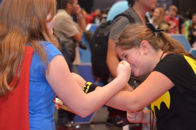 File:NYCC-2014 WikiaLive 0051.jpg