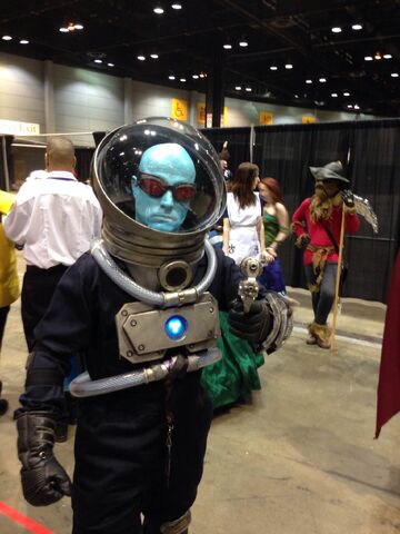 File:C2e22014-freezecosplay.jpg