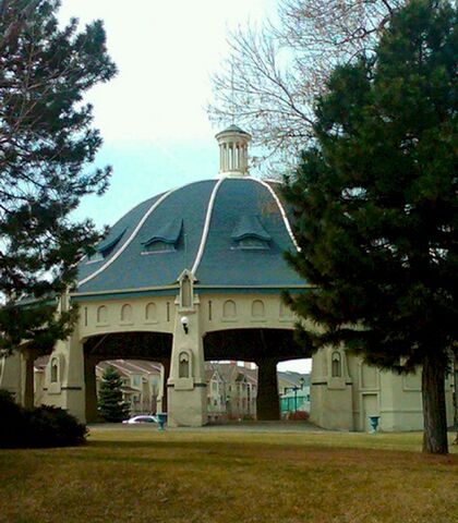 File:Article-1300895446-CarouselHouse.jpg