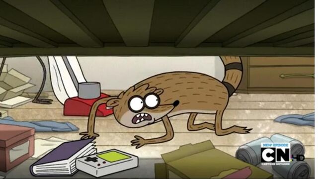Archivo:1000px-Rigby looking underneath bed.jpg