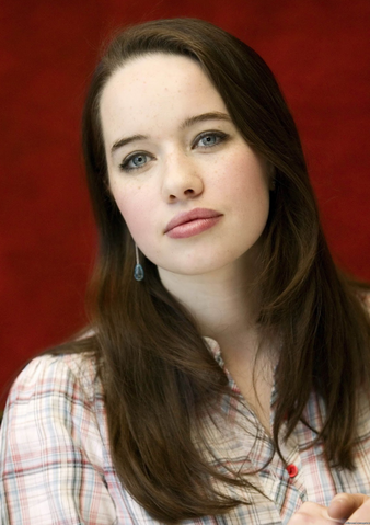 File:Anna Popplewell V.png