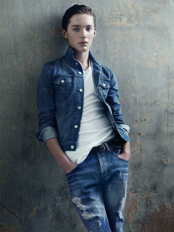 File:Img-toby-regbo 134215226758.jpg