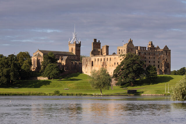 File:Linlithgow-Palace.jpg