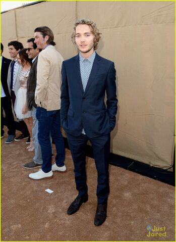 File:Adelaide-kane-toby-regbo-cw-tca-party-10.jpg