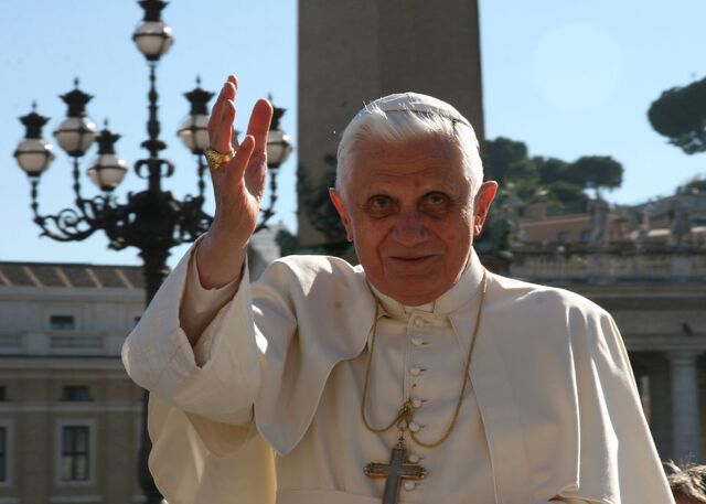 File:The Pope-923.jpg
