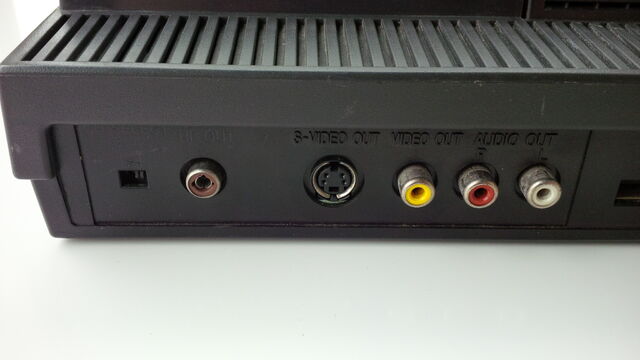 File:FZ-10 ports 01.jpg