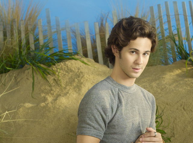 File:Declan Profile Season 1.png