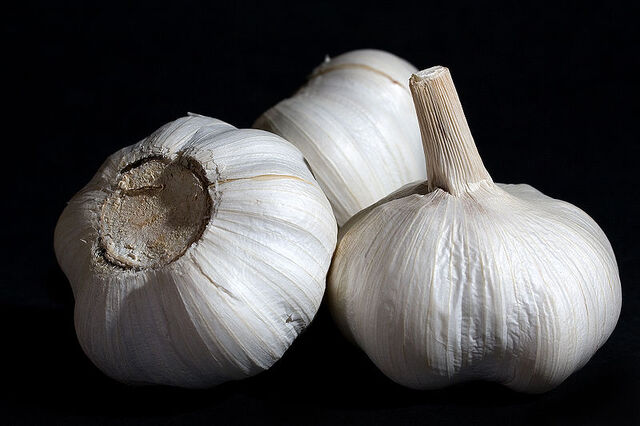 Datei:800px-Garlic Bulbs.jpg