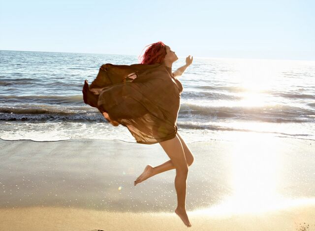 File:Rihanna-vogue-5-popmusicuniverse-net .jpg